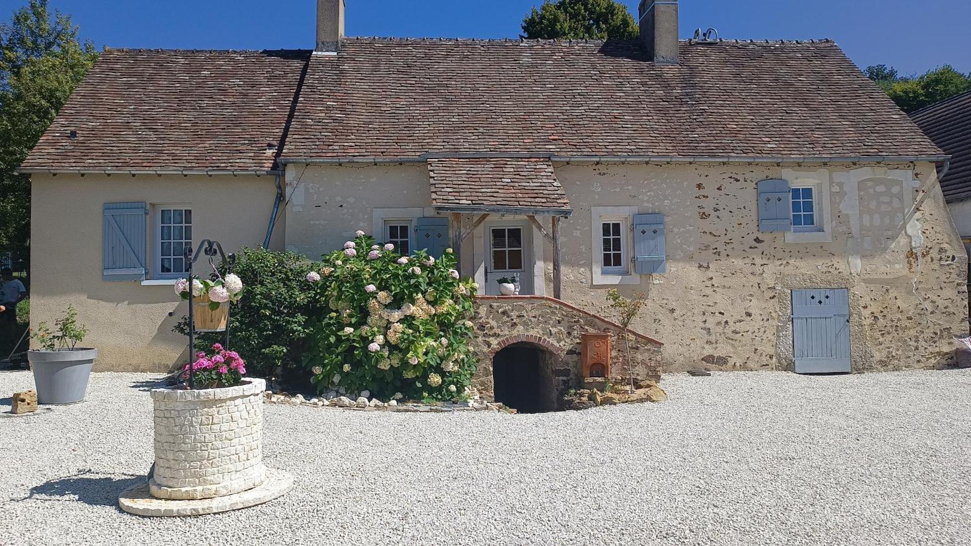 La Petite Maison Dans La Prairie Ecommoy Luaran gambar